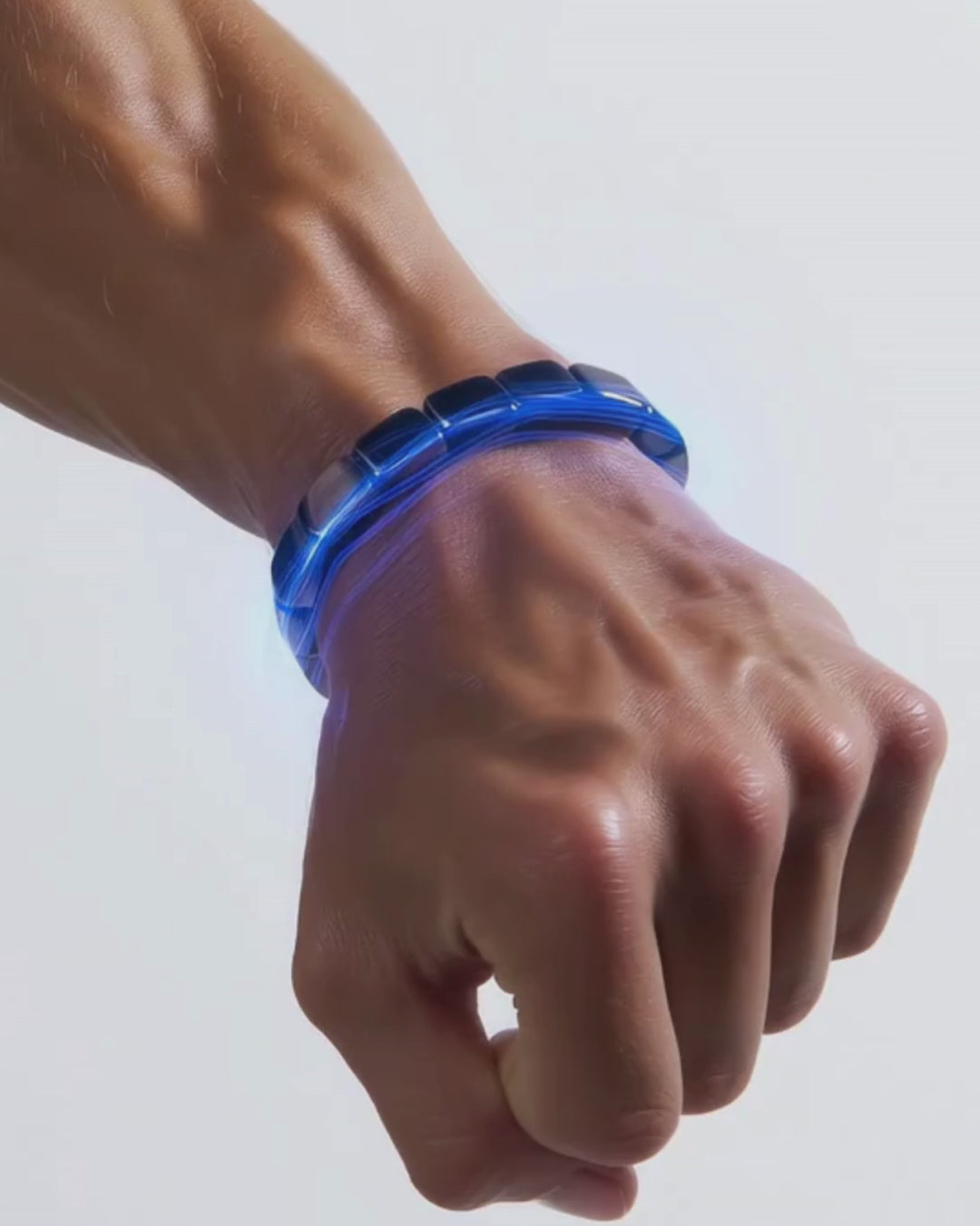 Načíst video: &lt;p&gt;Náramek &lt;strong&gt;Delvaux&lt;/strong&gt; využívá dávnou sílu hematitu – magnetického kamene, kterého si válečníci kdysi vážili pro jeho uzemňující a obnovující účinky.&lt;/p&gt;&lt;p&gt;Při každodenním nošení vytváří přímé spojení s energetickým polem vašeho těla.&lt;br/&gt;&lt;br/&gt;Přirozeně podporuje &lt;strong&gt;metabolismus, testosteron a soustředění&lt;/strong&gt; – bez zahlcení organismu jako u doplňků stravy.&lt;/p&gt;&lt;p&gt;Zatímco doplňky přinášejí náhlé výkyvy, &lt;strong&gt;Delvaux&lt;/strong&gt; poskytuje stabilní magnetickou stimulaci.&lt;br/&gt;&lt;br/&gt;Muži uvádějí ostřejší mysl, trvalou energii, zvýšené libido a obnovený pocit mužského sebevědomí – pomáhá jim stát se tím, kým byli stvořeni být.&lt;/p&gt;